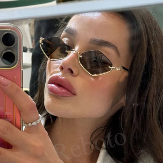 Trendy Kleine Polygonale Zonnebril voor Vrouwen - Luxe Metalen Halve Montuur Kat-Oog Zonnebril - Chic Vintage Hipster Stijl