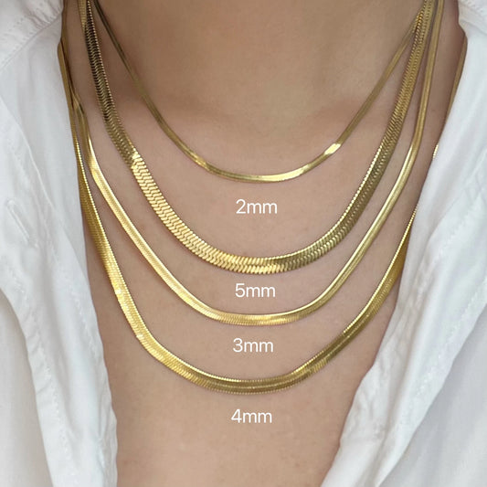 Strakke Unisex Gouden Herringbone Slangenketting Choker Halsband van RVS - Het Perfecte Mode Sieraden Geschenk voor Iedereen