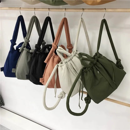 Chic Nylon Gevoerde Tas voor Vrouwen - Stijlvolle Zachte Puffer Schouder- en Crossbody Handtassen met Vintage Flair en Voldoende Ruimte 2023