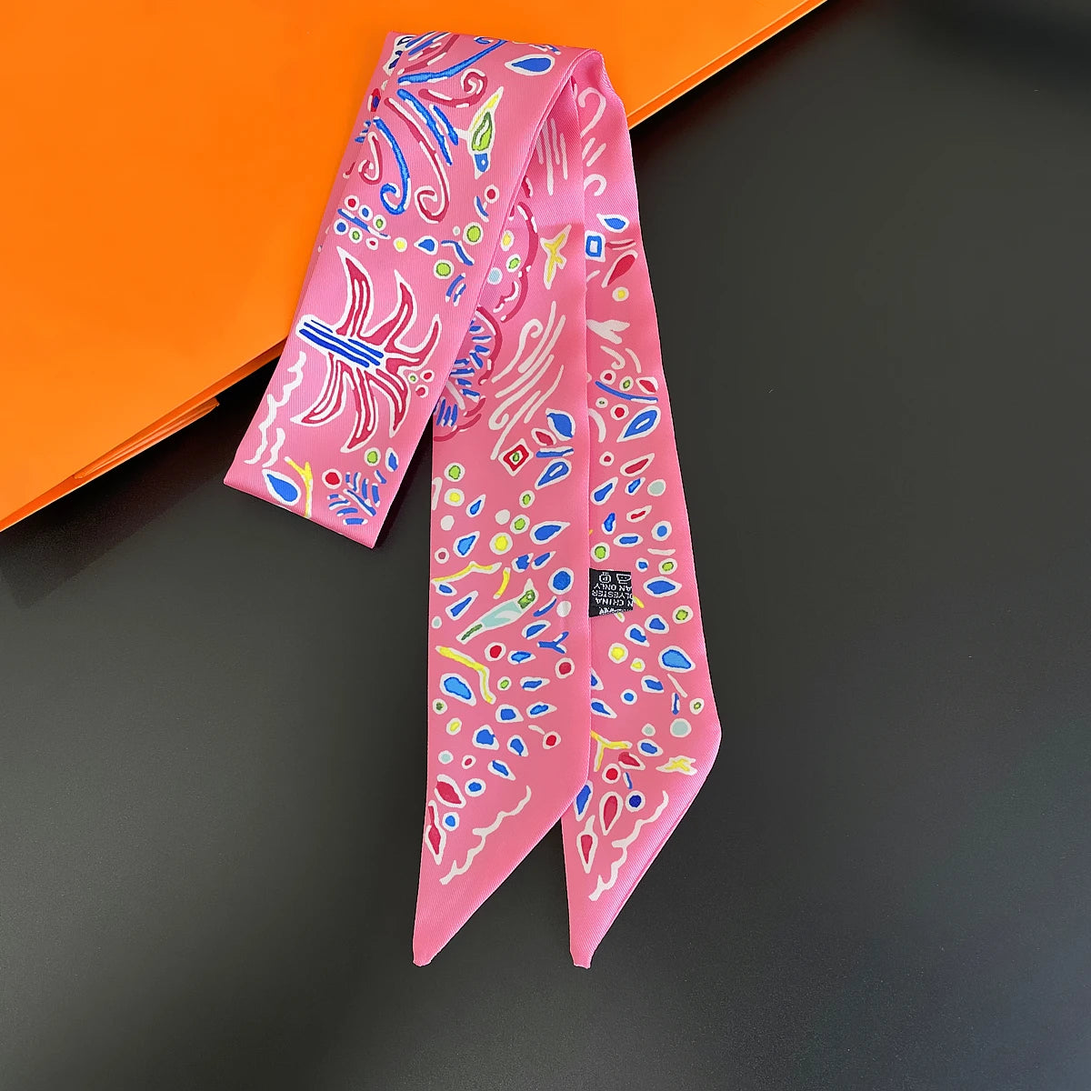 2024 Chic Zebra Florale Zijden Sjaal - Luxe Modeaccessoire voor Vrouwen, Veelzijdige Haarband, Stijlvolle Neckerchief en Elegante Tas Sjaal