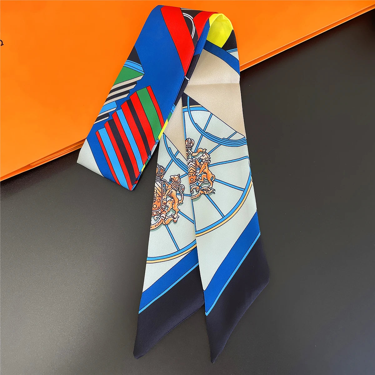 2024 Chic Zebra Florale Zijden Sjaal - Luxe Modeaccessoire voor Vrouwen, Veelzijdige Haarband, Stijlvolle Neckerchief en Elegante Tas Sjaal