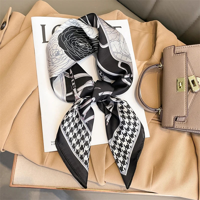 Chic Satijnen Zijden Geruite Sjaal voor Vrouwen - Elegante Hals- en Haarband, Perfect voor Werk en Mode in 2021 - Stijlvolle Hijab en Foulard Accessoire