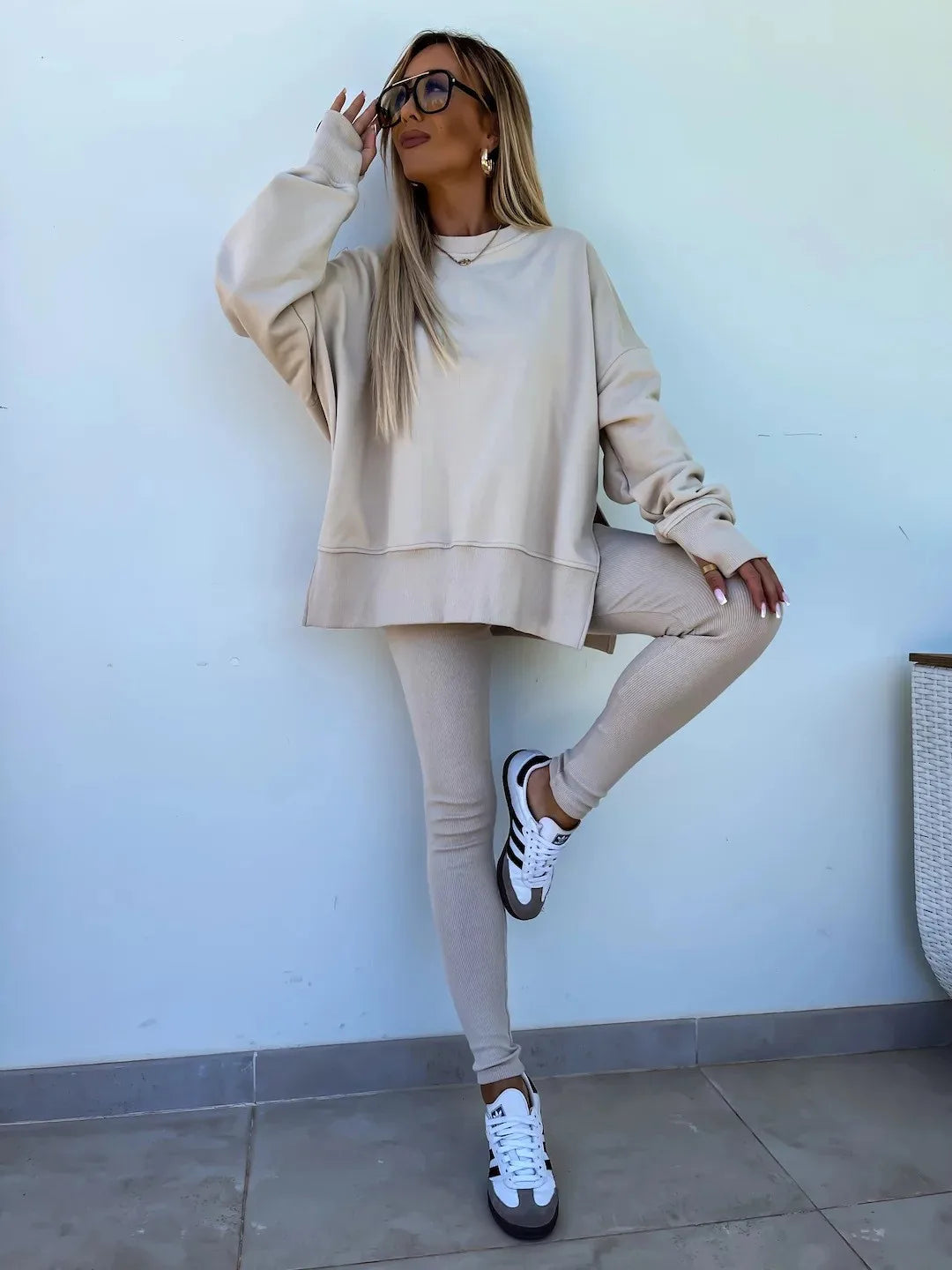 Stijlvolle Lente/Zomer 2024 Dames 2-Piece Set: Trendy Loose-Fit Sweater en Strakke Broeken Combinatie