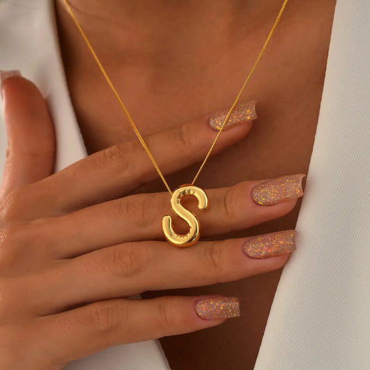 Stijlvolle Chunky Initial Hangertjes Kettingen voor Vrouwen - Gouden RVS A tot Z Bedels, Waterdichte Sieraden Perfect als Verjaardagscadeaus!