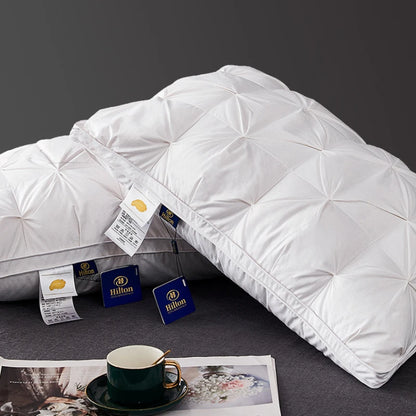 Luxe 95% Eendendons Kussen met Premium Witte Katoenen Hoes - Ideale Rechthoekige Vorm voor een 5-Sterrenhotel Slaapervaring, Perfect voor Alle Slaapposities