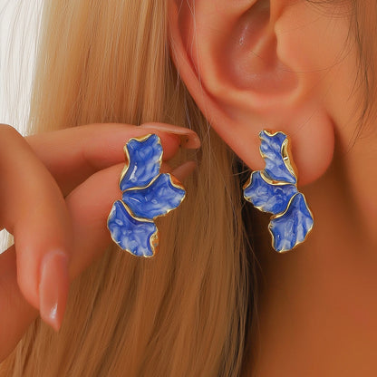 Stijlvolle 2PC Dames Oorbellen met Bos Esdoornbladeren en Kleurrijke Bloemblaadjes – Elegante en Zoete Lichte Luxe Ontwerp!