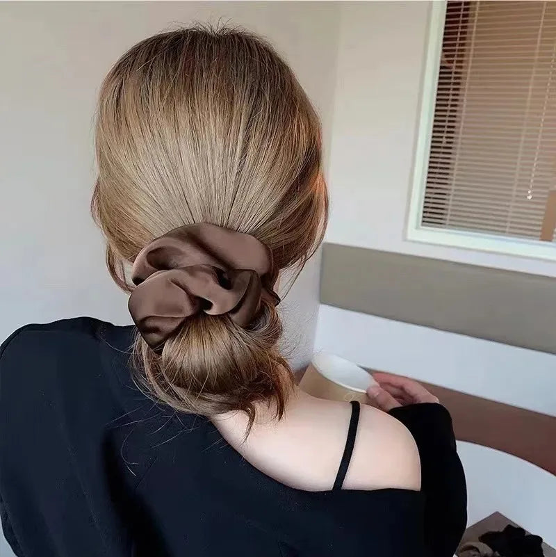 Chique Franse Zijde Haaraccessoires voor Vrouwen - Getextureerde Satijnen Scrunchies en Haartjes voor Stijlvolle Uiterlijk