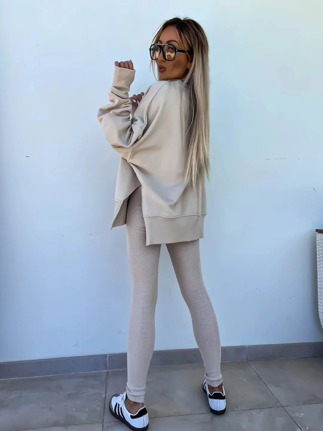 Stijlvolle Lente/Zomer 2024 Dames 2-Piece Set: Trendy Loose-Fit Sweater en Strakke Broeken Combinatie