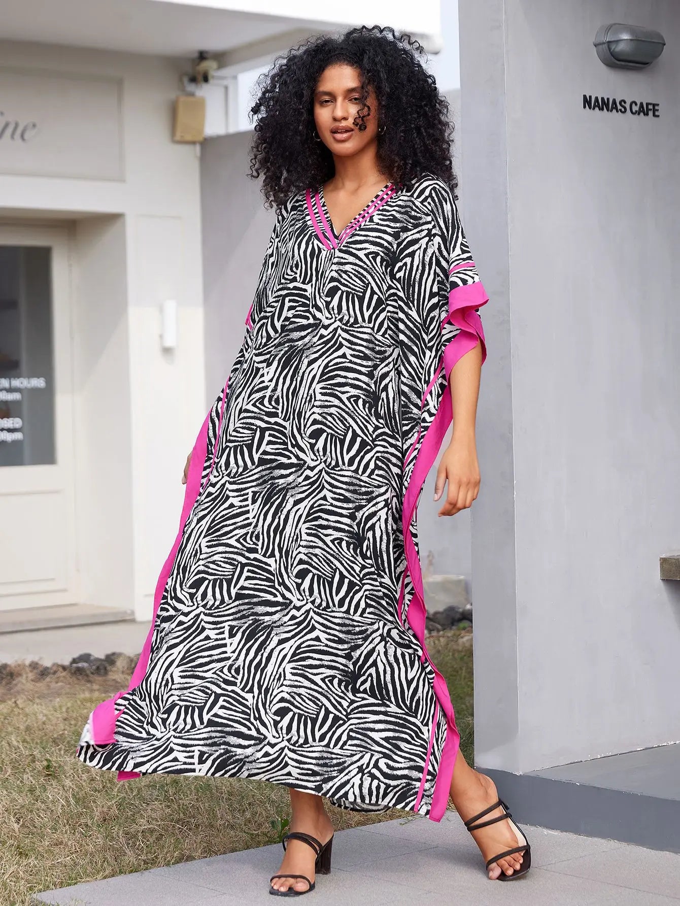 Stijlvolle Vrouwen Strand Kaftans - Zebra en Luipaardprint Zwem Cover-Ups voor Zomeruitjes en Maxi Jurk Elegantie
