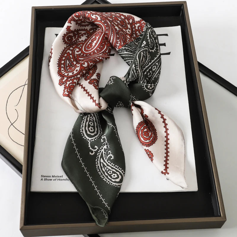 Verhoog je stijl met de 2024 mode 70x70 cm bedrukte zijden pashmina sjaal voor vrouwen - veelzijdige vierkante omslagdoek en stijlvolle haarband!