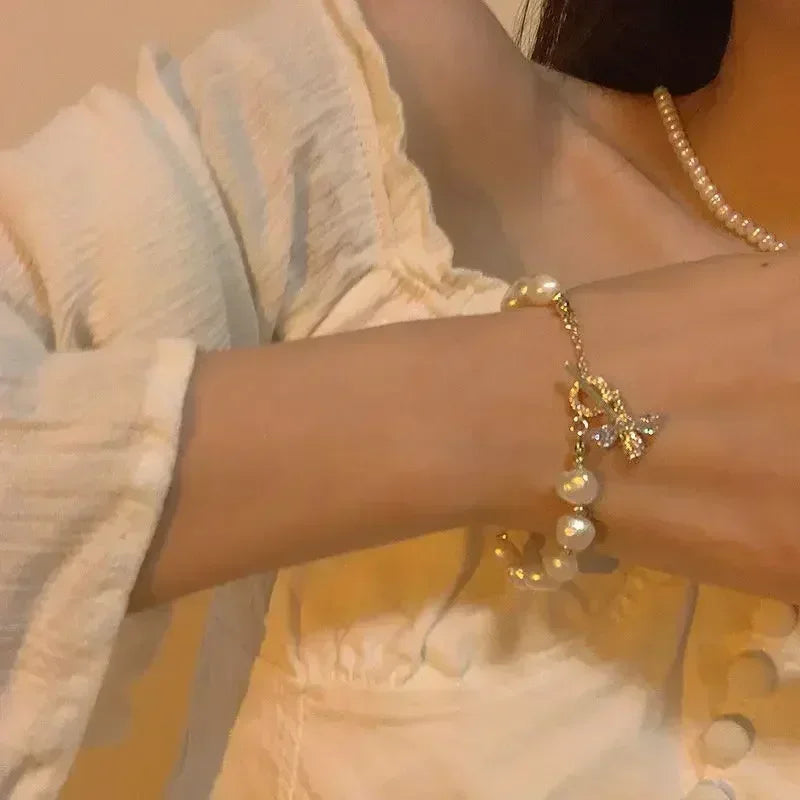 Charmante 4-delige set van modieuze slangen geïnspireerde groene edelstenen armbanden met fonkelende rhinestones – Perfecte metalen armbanden voor vrouwen's verjaardagen, feesten en kerstcadeaus!