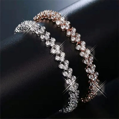 Elegante Romeinse Kristallen Geometrische Kettingarmbanden voor Vrouwen - Trendsettende 2024 Goth-geïnspireerde Rhinestone Charm Bangles voor Speciale Gelegenheden