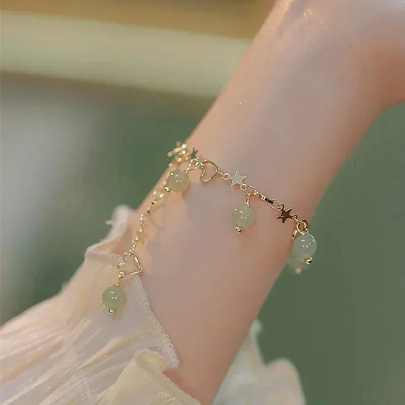 Charmante 4-delige set van modieuze slangen geïnspireerde groene edelstenen armbanden met fonkelende rhinestones – Perfecte metalen armbanden voor vrouwen's verjaardagen, feesten en kerstcadeaus!