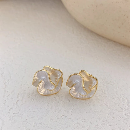 Elegante Camellia Oorbellen - Chique en Strapazzierte Bloemontwerp voor Vrouwen - Een Snufje Luxe Mode