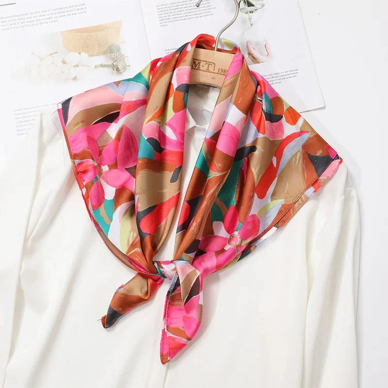 Verhoog je stijl met de 2024 mode 70x70 cm bedrukte zijden pashmina sjaal voor vrouwen - veelzijdige vierkante omslagdoek en stijlvolle haarband!