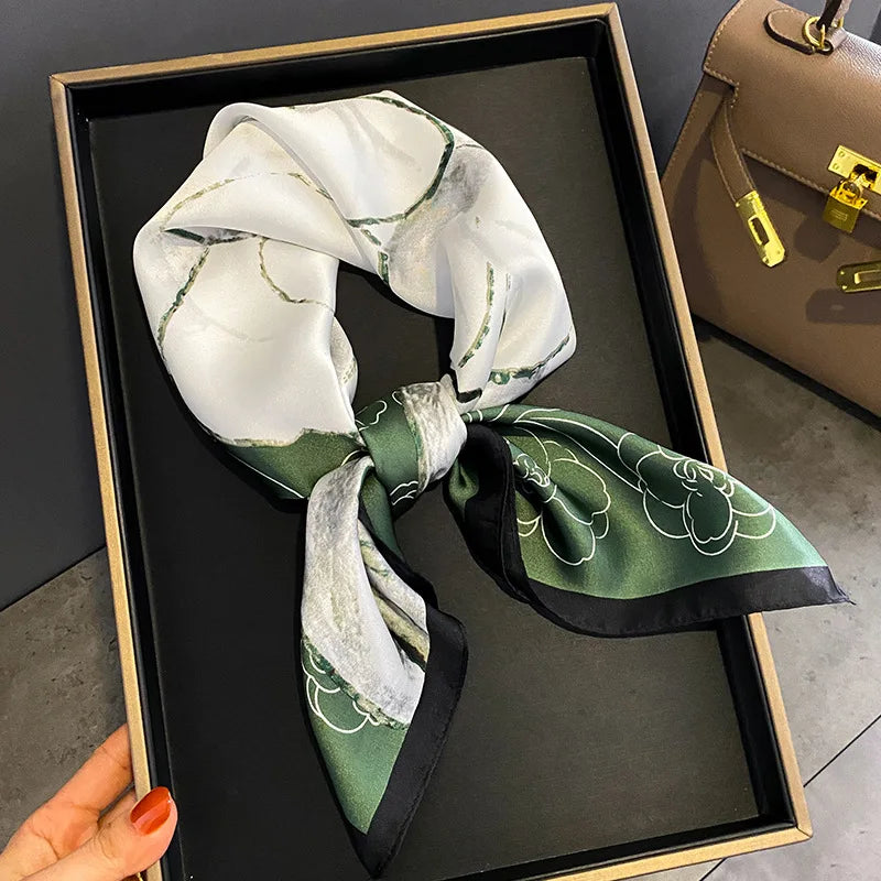 Chic Satijnen Zijden Geruite Sjaal voor Vrouwen - Elegante Hals- en Haarband, Perfect voor Werk en Mode in 2021 - Stijlvolle Hijab en Foulard Accessoire