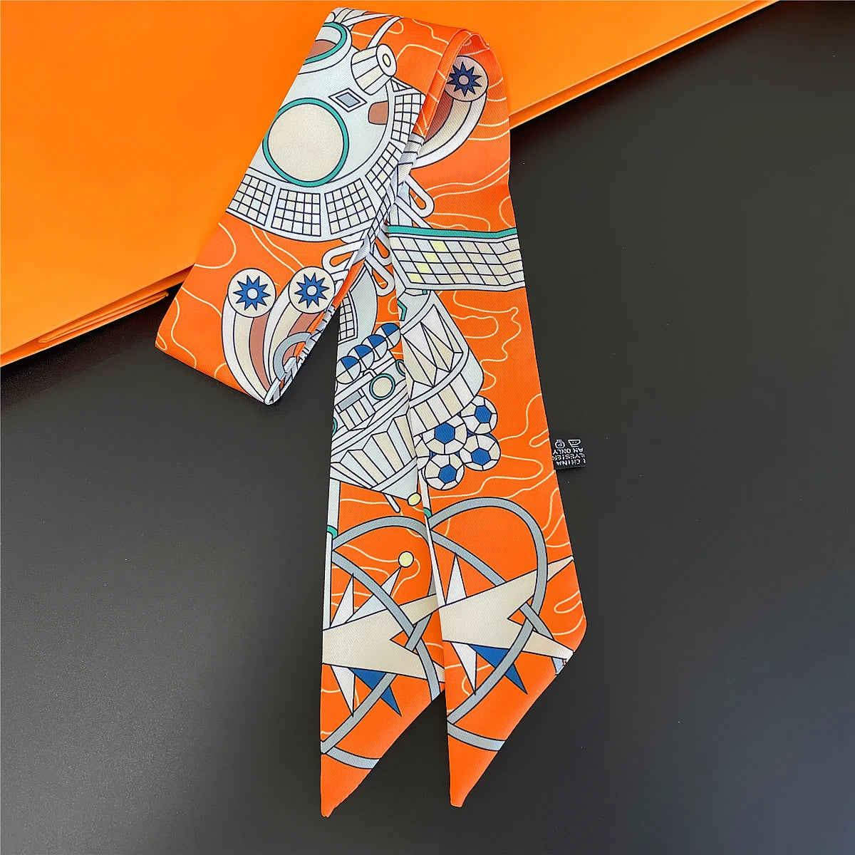 2024 Chic Zebra Florale Zijden Sjaal - Luxe Modeaccessoire voor Vrouwen, Veelzijdige Haarband, Stijlvolle Neckerchief en Elegante Tas Sjaal