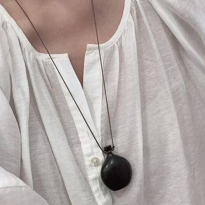 Charmante Bruine en Zwarte Houten Flagon Hanger Ketting met Verstelbare Touw Choker - Perfect Verjaardagscadeau voor Vrouwen!