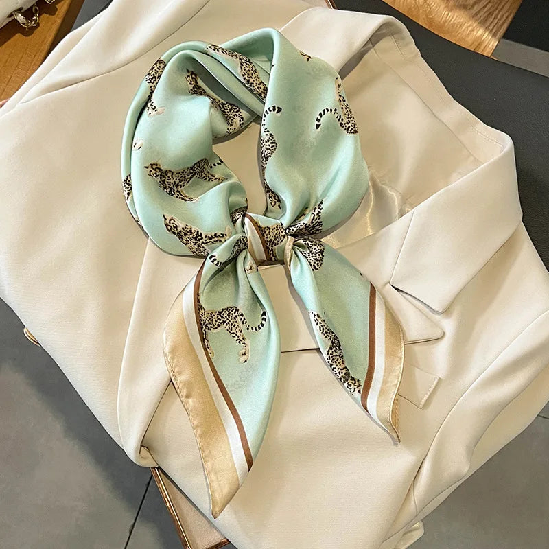 Chique 2023 Zijden Nek Sjaal met Elegante Paardenprint voor Vrouwen - Veelzijdige Vierkante Haarwraps, Foulards en Bandana Opties