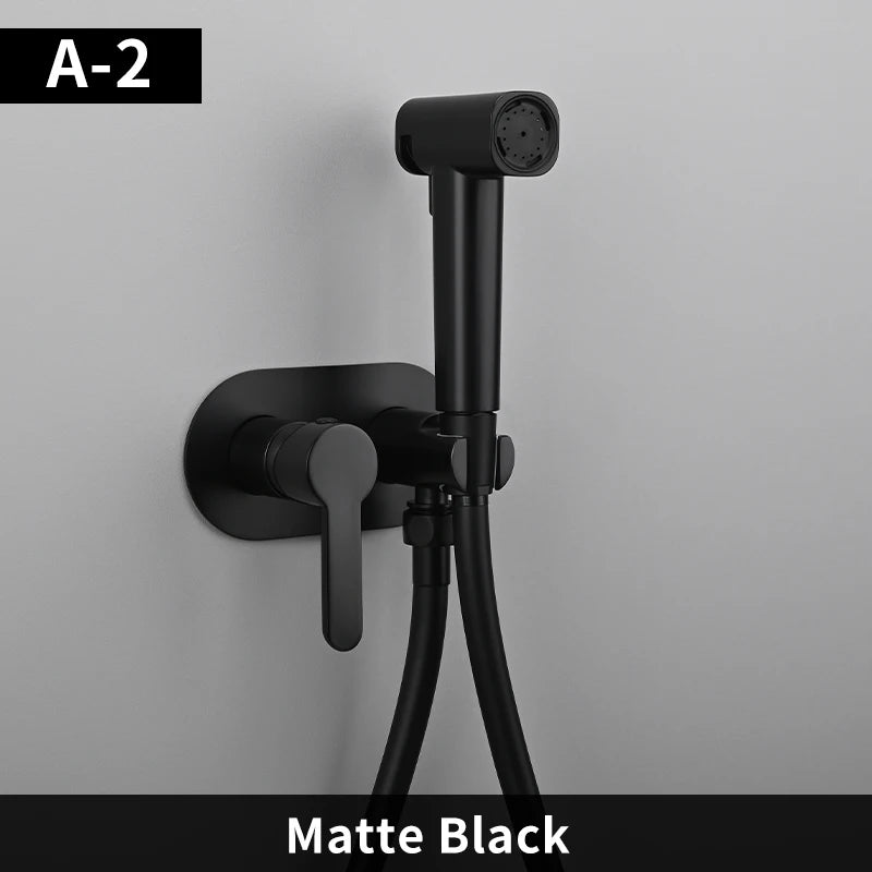 Luxueuze Messing Handdouche Bidet Sprayer met Warm en Koud Water Mengkraan - Stijlvolle Zwart Gouden Afwerking voor Ultieme Hygiëne en Comfort