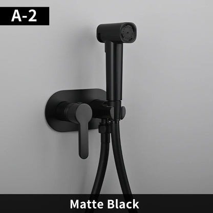 Luxueuze Messing Handdouche Bidet Sprayer met Warm en Koud Water Mengkraan - Stijlvolle Zwart Gouden Afwerking voor Ultieme Hygiëne en Comfort