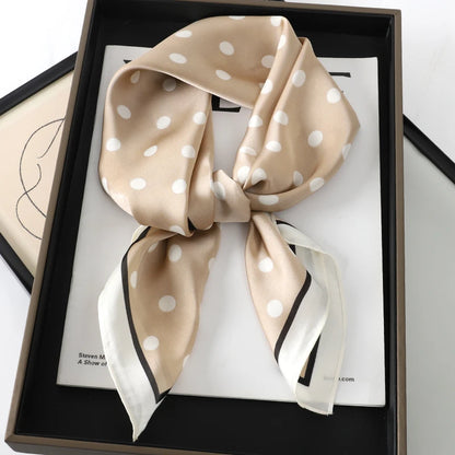 Chic Satijnen Zijden Geruite Sjaal voor Vrouwen - Elegante Hals- en Haarband, Perfect voor Werk en Mode in 2021 - Stijlvolle Hijab en Foulard Accessoire