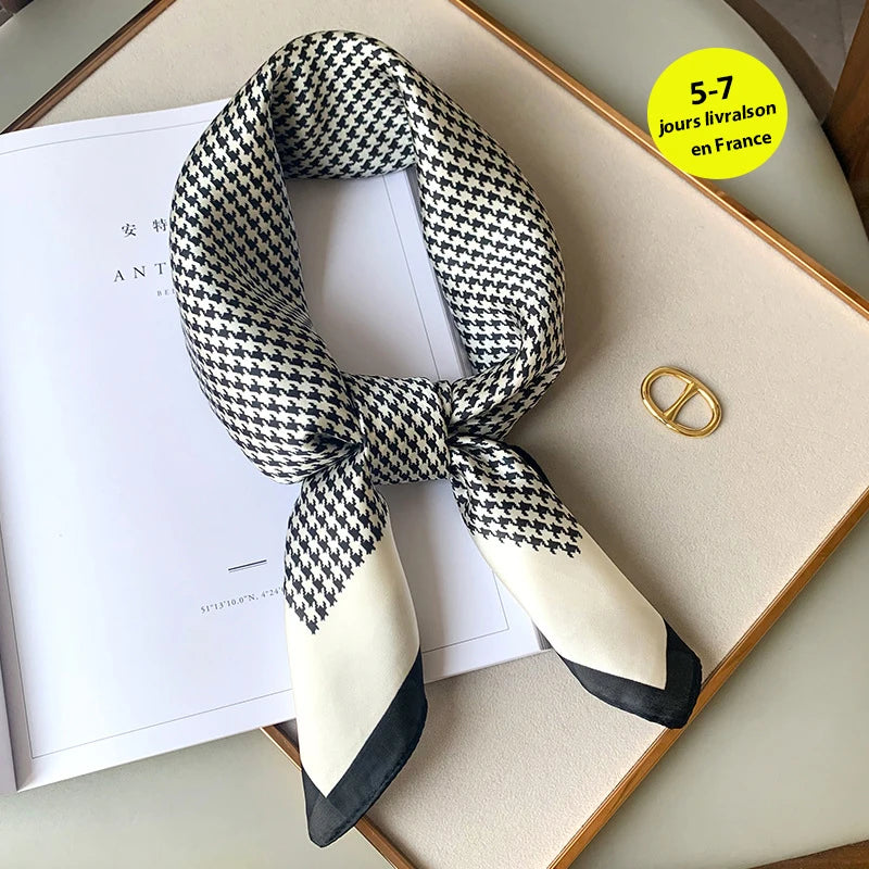Chic Satijnen Zijden Geruite Sjaal voor Vrouwen - Elegante Hals- en Haarband, Perfect voor Werk en Mode in 2021 - Stijlvolle Hijab en Foulard Accessoire