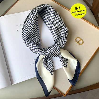 Chic Satijnen Zijden Geruite Sjaal voor Vrouwen - Elegante Hals- en Haarband, Perfect voor Werk en Mode in 2021 - Stijlvolle Hijab en Foulard Accessoire