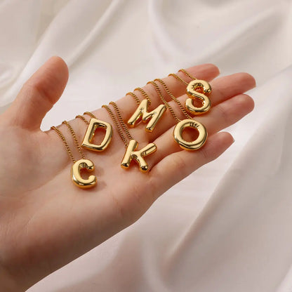 Stijlvolle Chunky Initial Hangertjes Kettingen voor Vrouwen - Gouden RVS A tot Z Bedels, Waterdichte Sieraden Perfect als Verjaardagscadeaus!