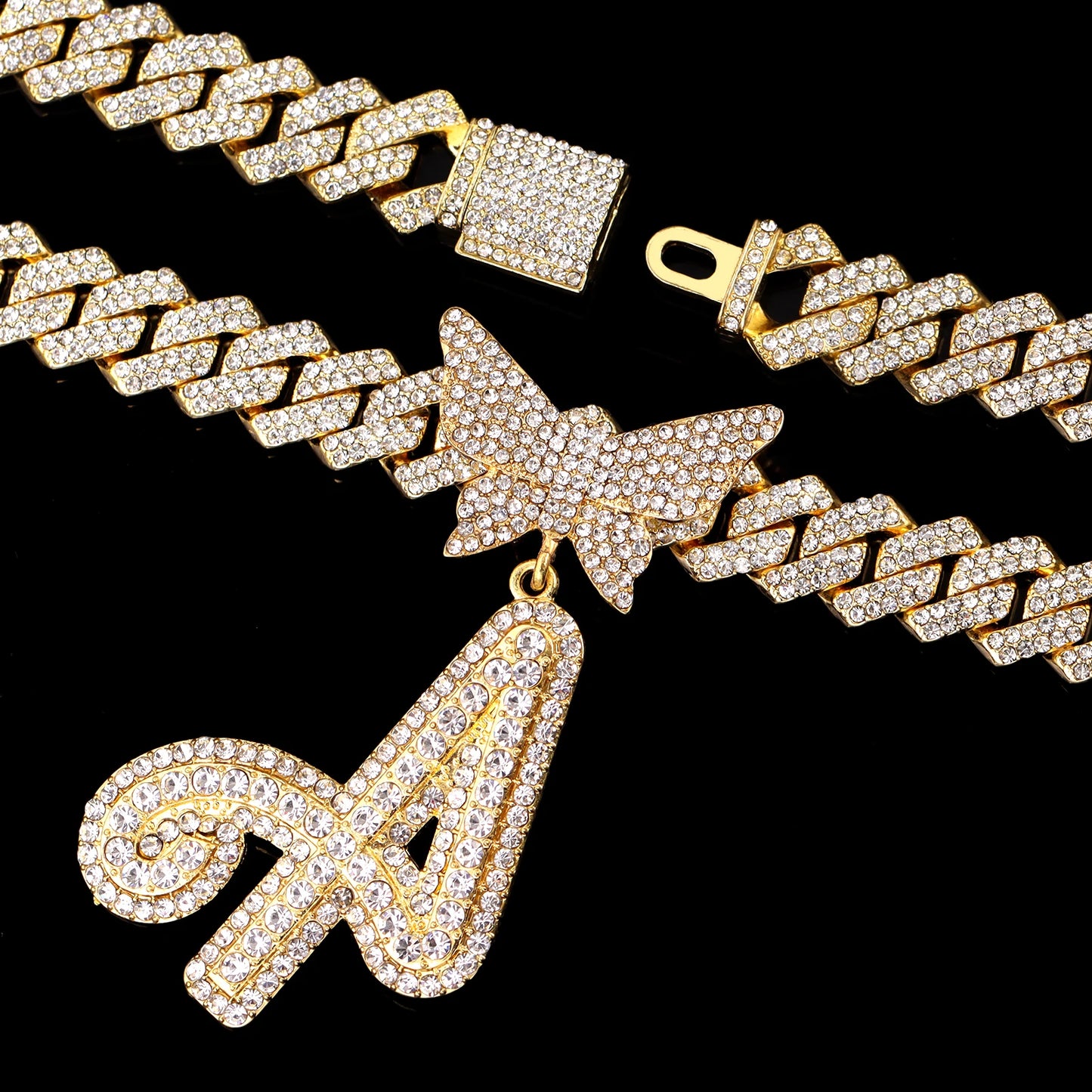 Trendy 14MM Gouden en Zilveren Cubaanse Ketting met Micro Geplaveide Vlinder Letter Initialen – Perfect Cadeau voor Vrouwen in Hip-Hop Stijl