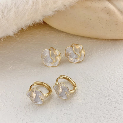 Elegante Camellia Oorbellen - Chique en Strapazzierte Bloemontwerp voor Vrouwen - Een Snufje Luxe Mode