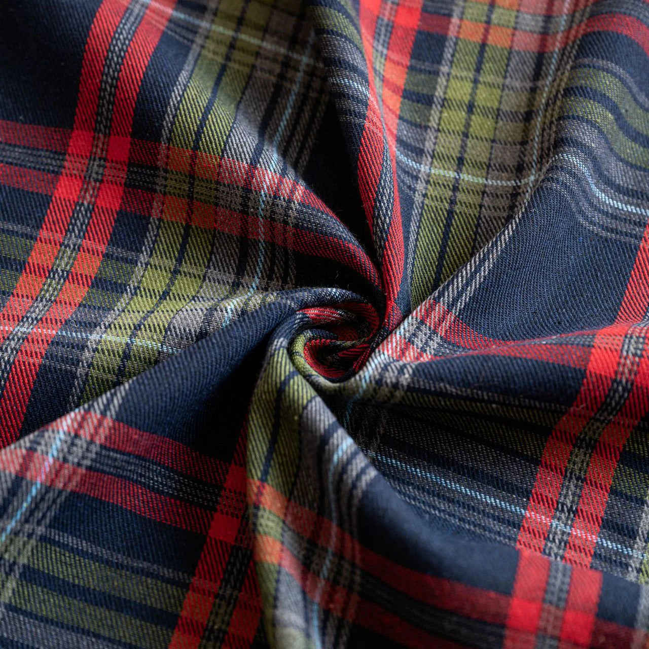 Scottish Tartan Fabric Medium Weight Plaid Polyester Cotton Sewing Fabric for Skirts Uniforms Christmas Decor