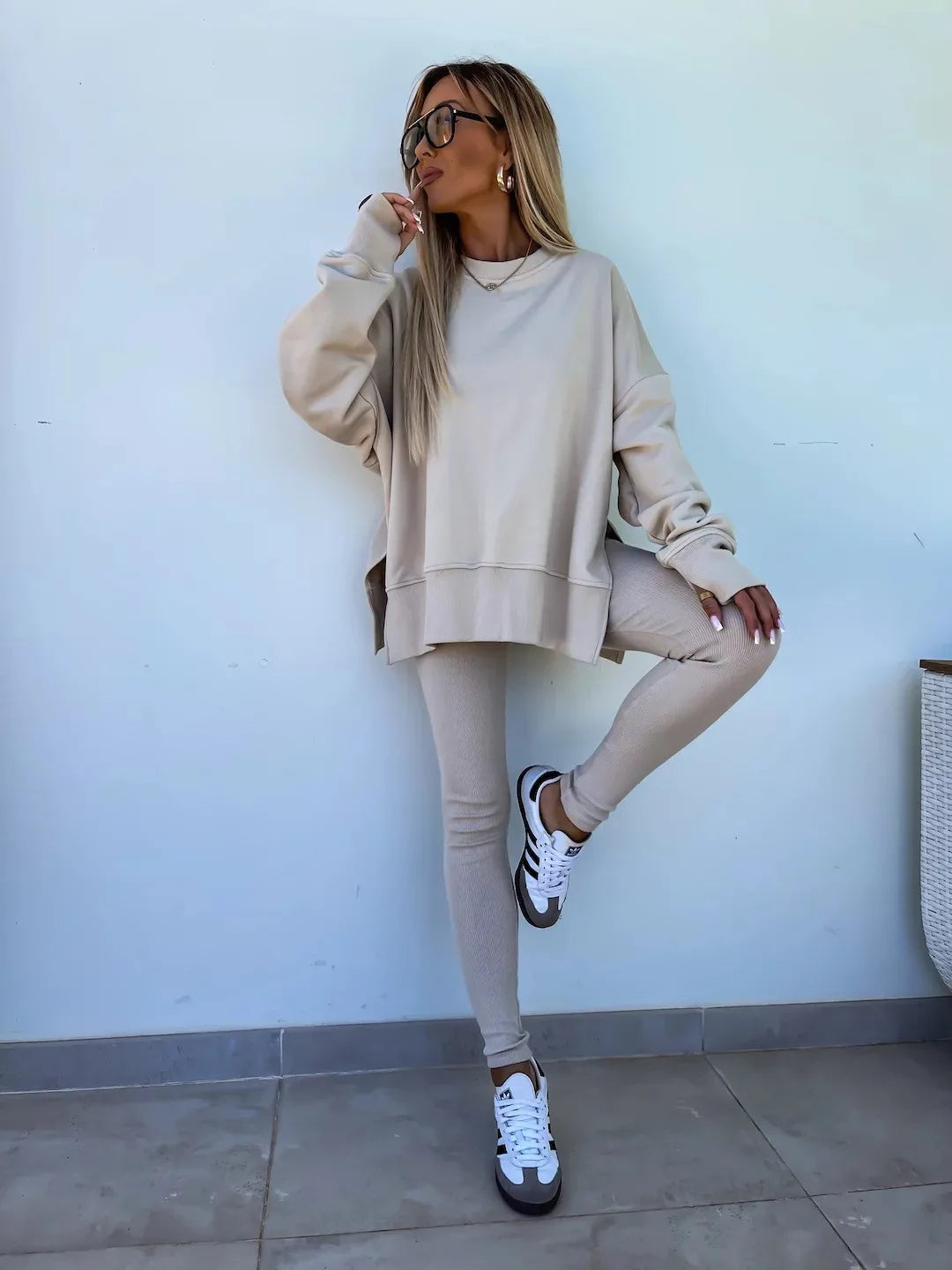 Stijlvolle Lente/Zomer 2024 Dames 2-Piece Set: Trendy Loose-Fit Sweater en Strakke Broeken Combinatie