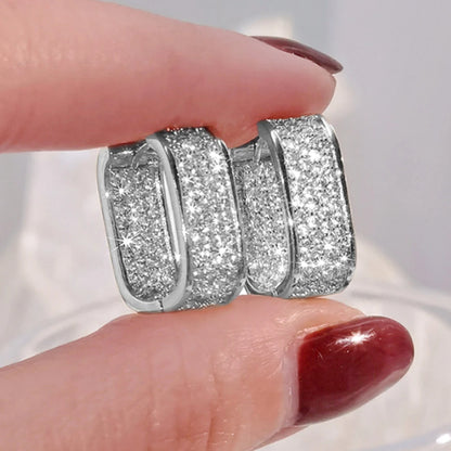 Elegante Huitan Bling CZ Hoops oorbellen voor Vrouwen - Luxe Gouden of Zilveren Modejuwelen voor de Moderne Dame