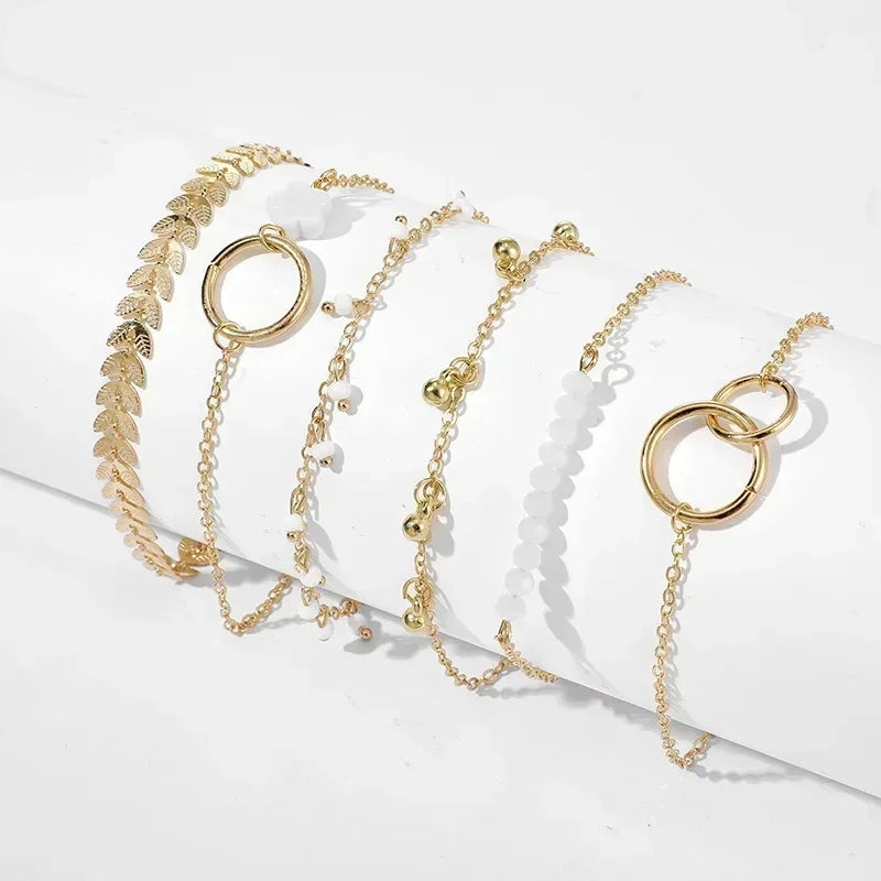 Charmante 4-delige set van modieuze slangen geïnspireerde groene edelstenen armbanden met fonkelende rhinestones – Perfecte metalen armbanden voor vrouwen's verjaardagen, feesten en kerstcadeaus!