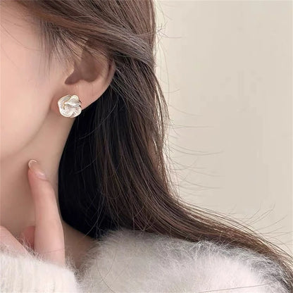 Elegante Camellia Oorbellen - Chique en Strapazzierte Bloemontwerp voor Vrouwen - Een Snufje Luxe Mode