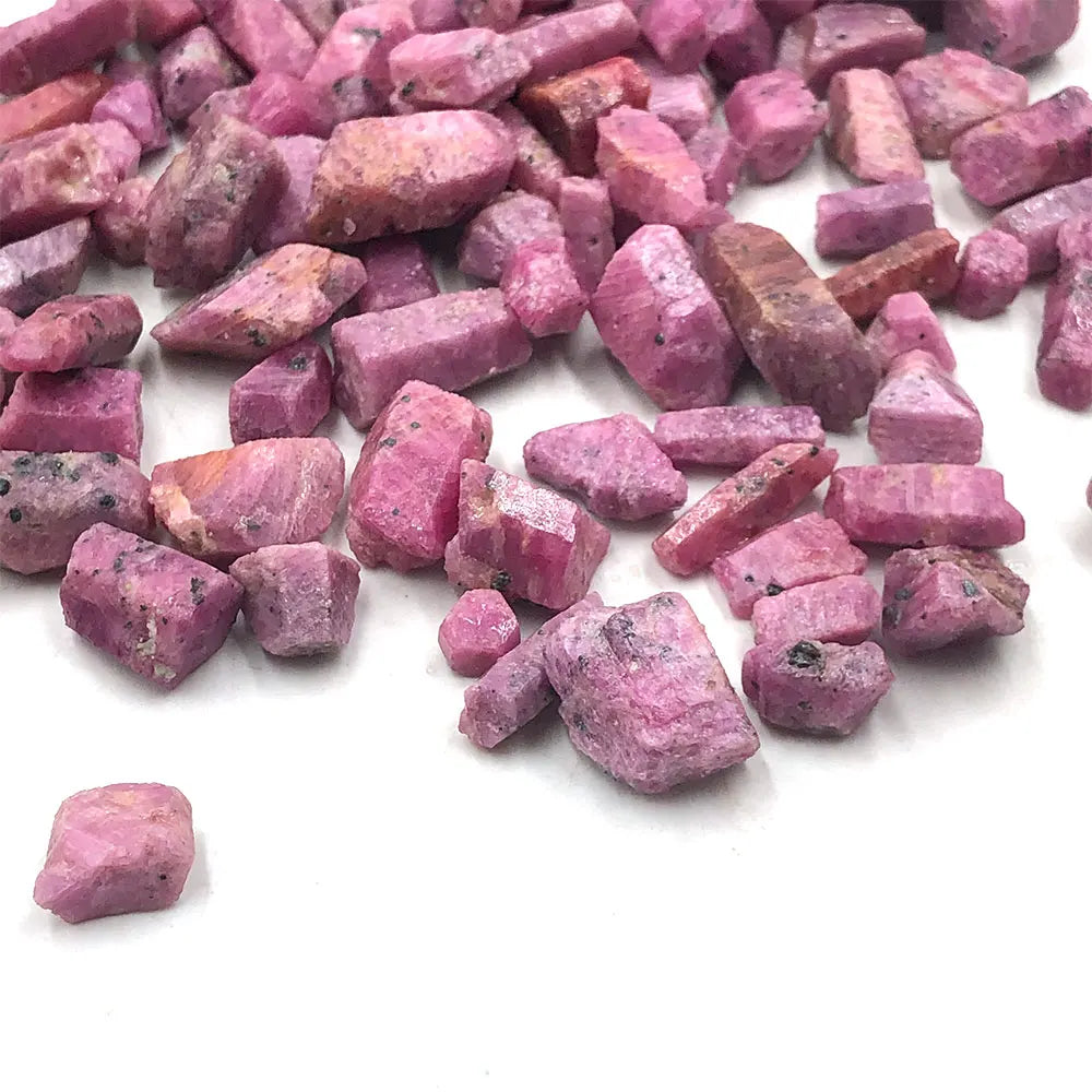 Natural Red Corundum Rough 50g 100g Raw Ruby Stone Bulk Healing Crystals Mineral Specimen for Decor Reiki Craft Supplies