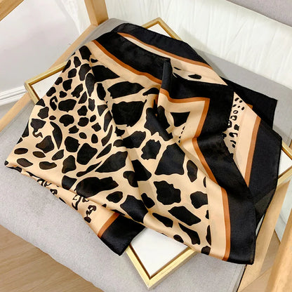 Chique 2024 Luipaardprint Vierkante Sjaal - Vrouwen Stijlvolle Imitatie Zijde Accessoire, Perfect voor Casual Looks & Veelzijdige Styling - 70CMx70CM