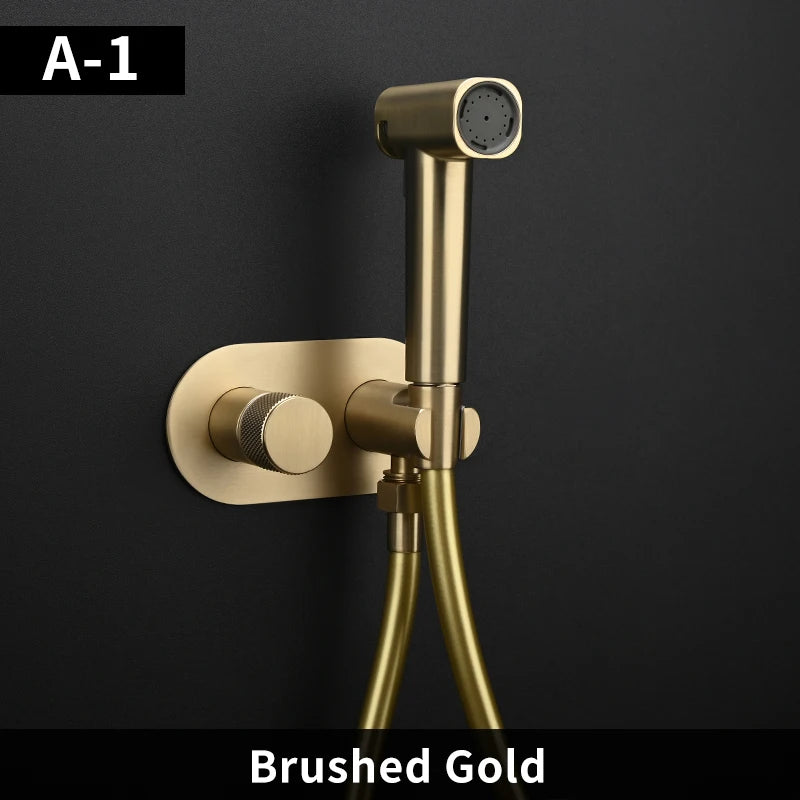 Luxueuze Messing Handdouche Bidet Sprayer met Warm en Koud Water Mengkraan - Stijlvolle Zwart Gouden Afwerking voor Ultieme Hygiëne en Comfort