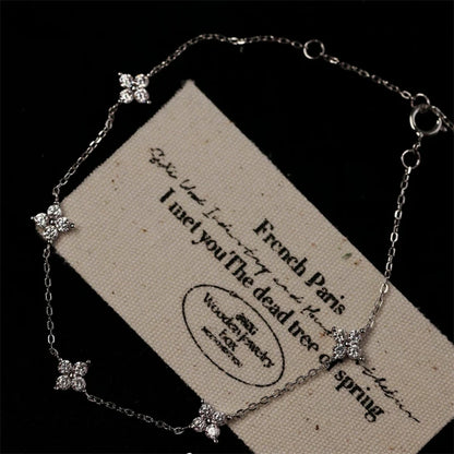 Elegante 2024 Kristallen Bloem RVS Armband voor Vrouwen - Chic Koreaanse Sieraad Accessoire Perfect voor Jubilea