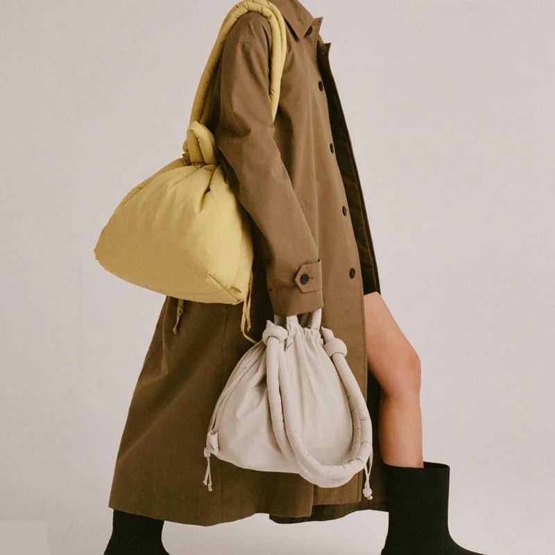 Chic Nylon Gevoerde Tas voor Vrouwen - Stijlvolle Zachte Puffer Schouder- en Crossbody Handtassen met Vintage Flair en Voldoende Ruimte 2023
