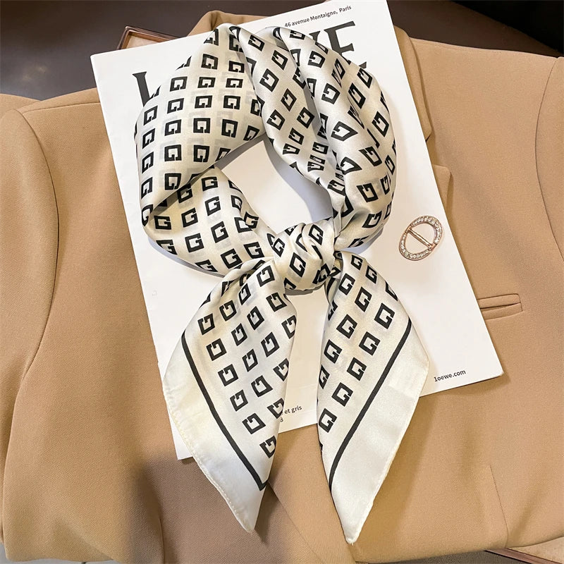 Chic Satijnen Zijden Geruite Sjaal voor Vrouwen - Elegante Hals- en Haarband, Perfect voor Werk en Mode in 2021 - Stijlvolle Hijab en Foulard Accessoire