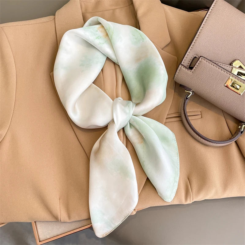 Chic Satijnen Zijden Geruite Sjaal voor Vrouwen - Elegante Hals- en Haarband, Perfect voor Werk en Mode in 2021 - Stijlvolle Hijab en Foulard Accessoire