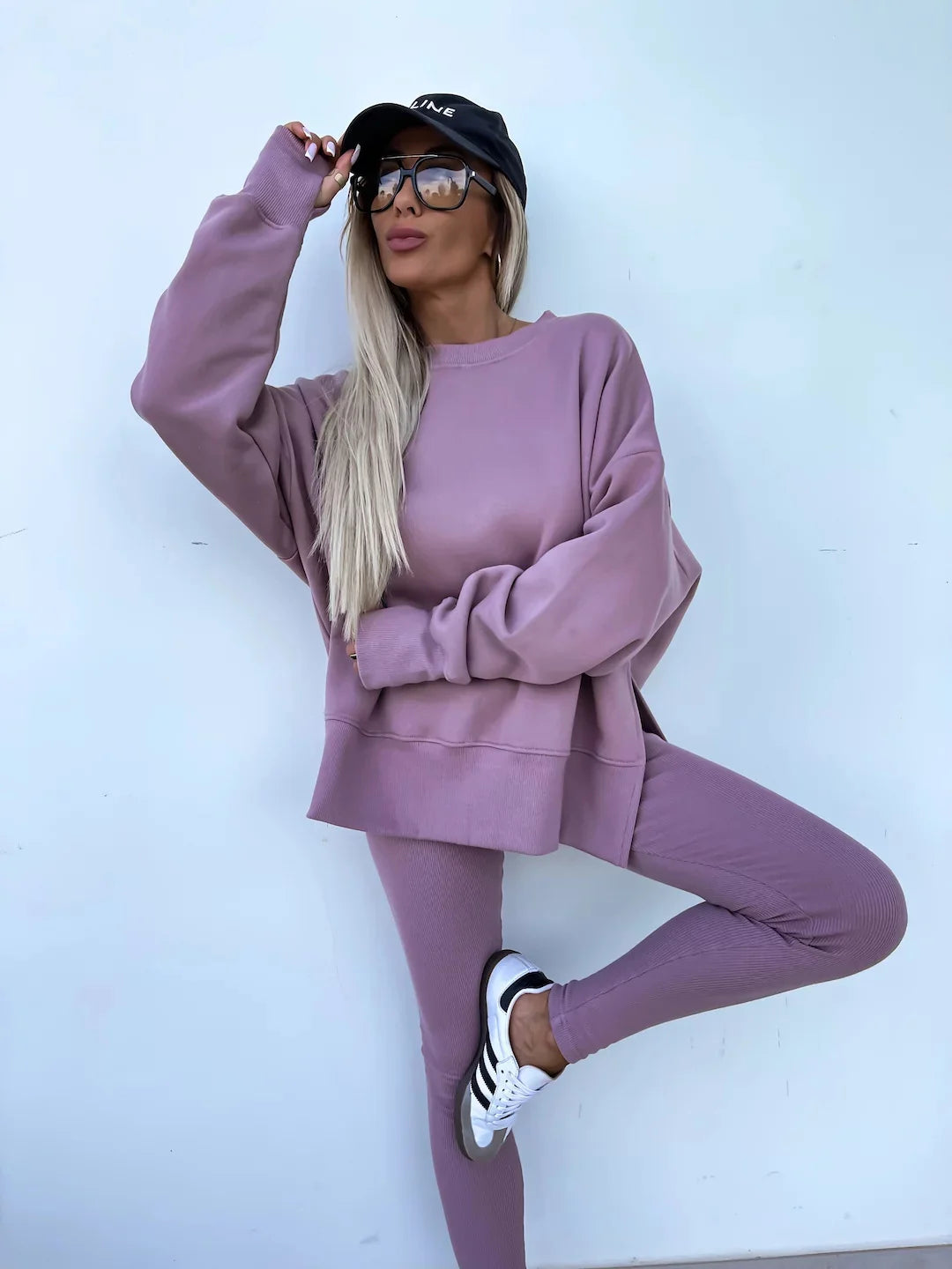 Stijlvolle Lente/Zomer 2024 Dames 2-Piece Set: Trendy Loose-Fit Sweater en Strakke Broeken Combinatie