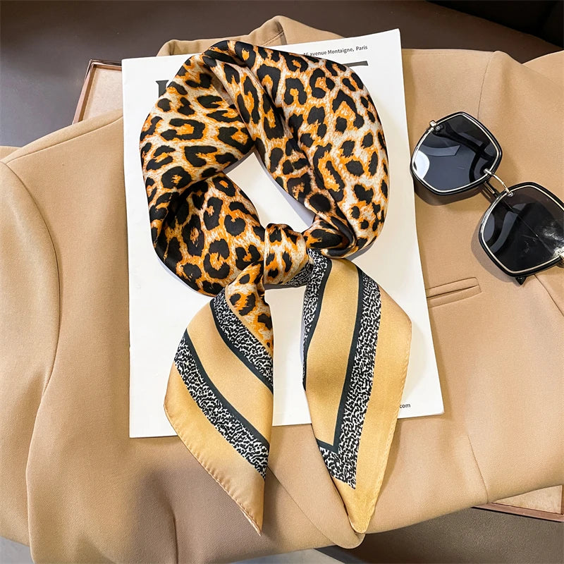 2024 Elegante Zijden Kattenprint Sjaal - Stijlvolle Hoofddoek & Sjaaltje voor Vrouwen - Luxueuze Satijnen Vierkante Sjaal & Multifuntionele Hijab Bandana