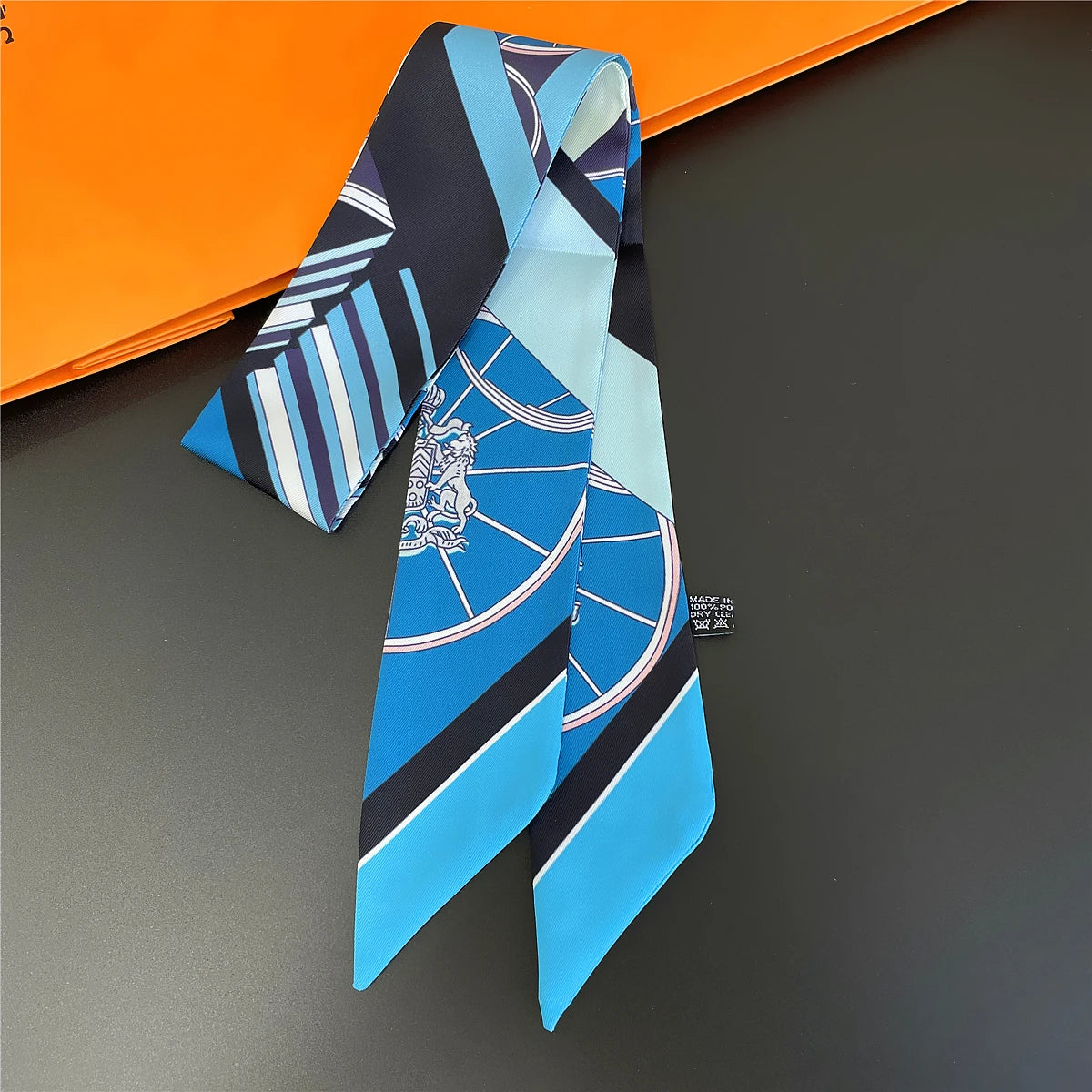 2024 Chic Zebra Florale Zijden Sjaal - Luxe Modeaccessoire voor Vrouwen, Veelzijdige Haarband, Stijlvolle Neckerchief en Elegante Tas Sjaal
