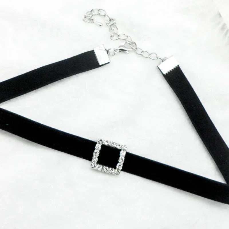 Elegante Vintage Fluwelen Parels Choker - Korte Zwarte Sleutelbeen Kraag Ketting voor Vrouwen - Perfecte Gotische Accessoire