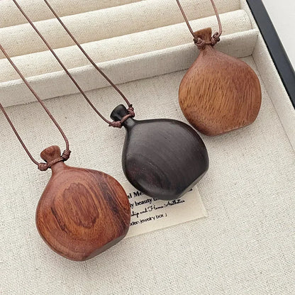 Charmante Bruine en Zwarte Houten Flagon Hanger Ketting met Verstelbare Touw Choker - Perfect Verjaardagscadeau voor Vrouwen!