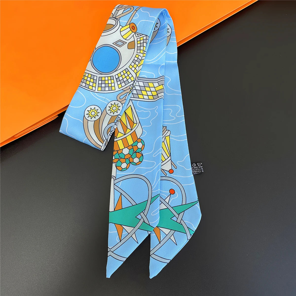 2024 Chic Zebra Florale Zijden Sjaal - Luxe Modeaccessoire voor Vrouwen, Veelzijdige Haarband, Stijlvolle Neckerchief en Elegante Tas Sjaal
