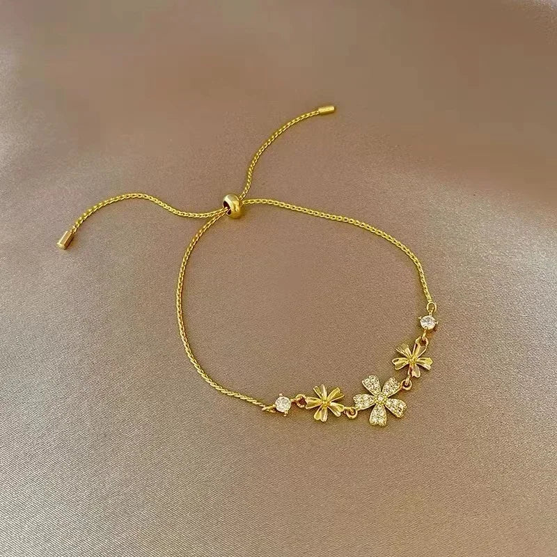 Charmante 4-delige set van modieuze slangen geïnspireerde groene edelstenen armbanden met fonkelende rhinestones – Perfecte metalen armbanden voor vrouwen's verjaardagen, feesten en kerstcadeaus!
